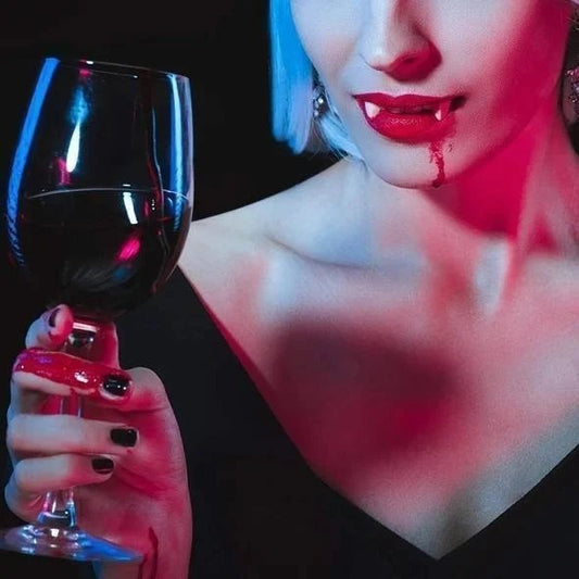 Frendorf | Automatisch einziehbare Vampirzähne