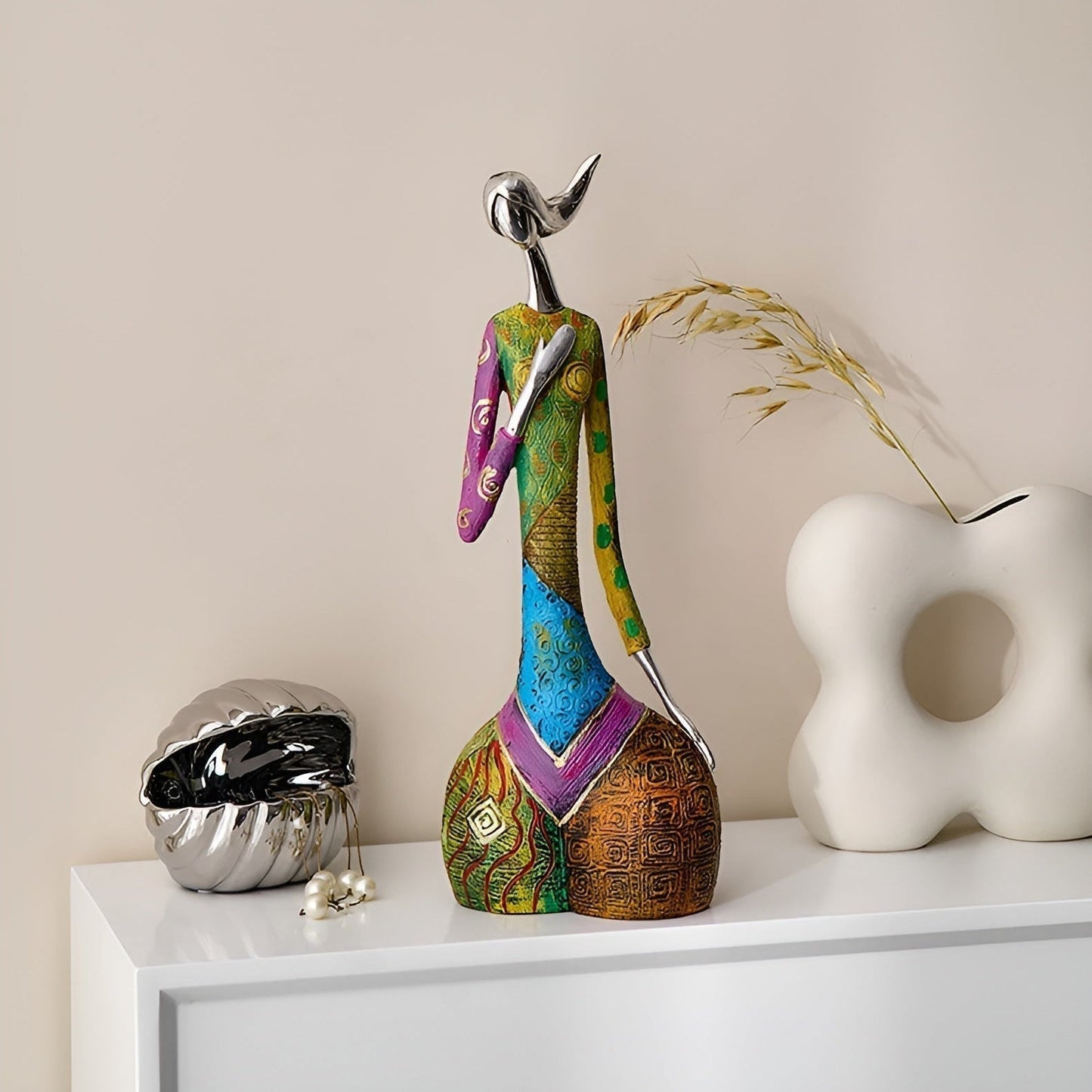 Frendorf | SculptaLume – Elegante Harzstatue für stilvolle Wohnkultur