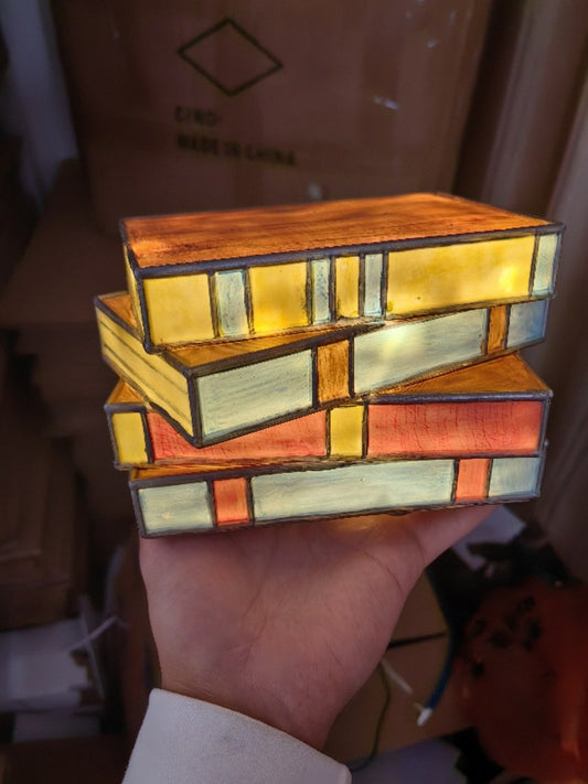 Frendorf | Befleckte Kunststoff Stapel Bücher Lampe