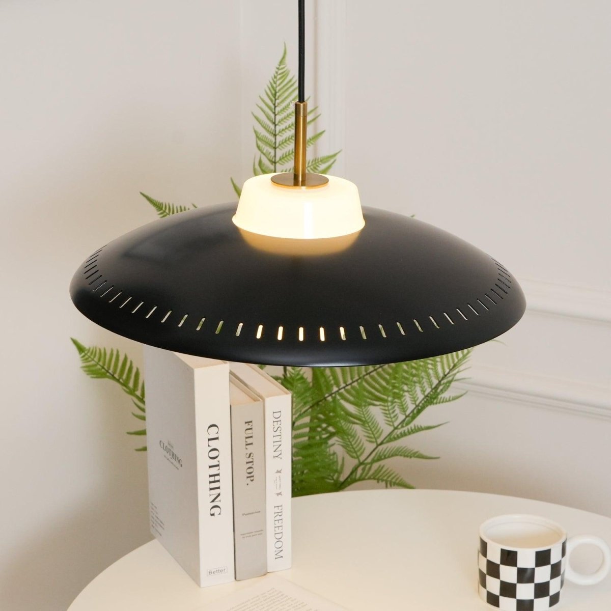 Frendorf | Beleuchten Sie Ihren Raum mit der Modernität der Alien Frisbee Lampe