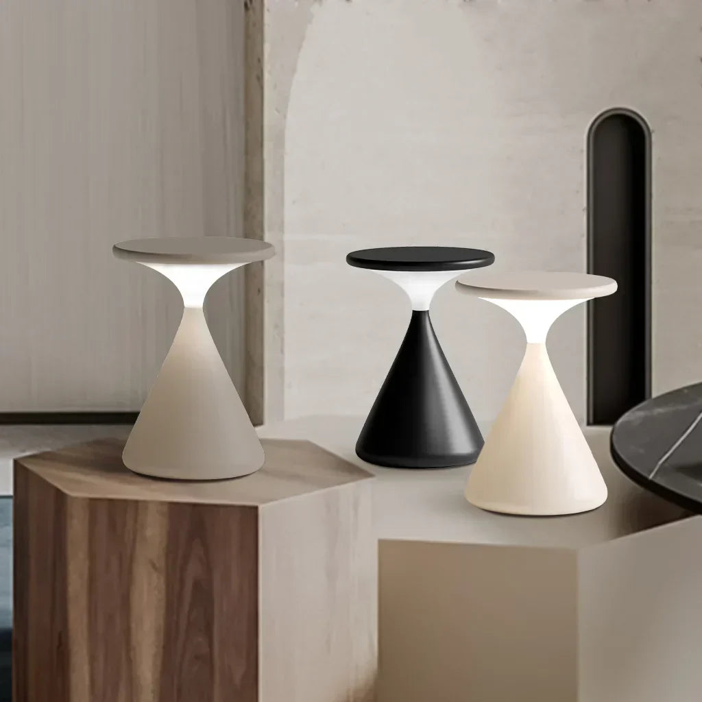 Frendorf | Aeron Sanduhr Dimmbare LED Tischlampe – Elegantes und kabelloses Licht