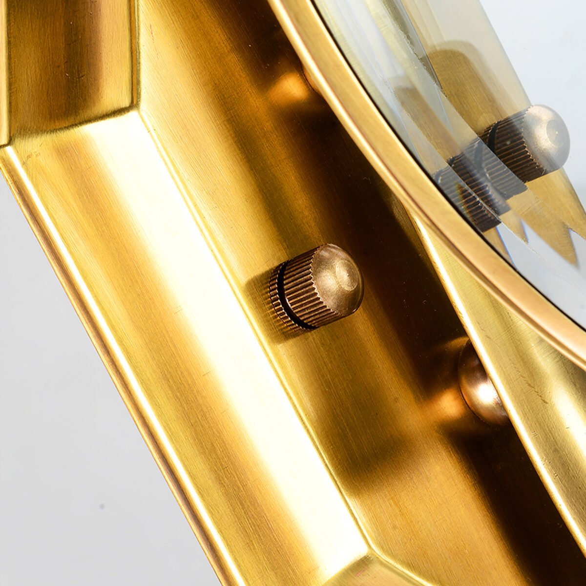 Frendorf | Beleuchten Sie Ihr Äußeres mit der eleganten antiken Messinglampe