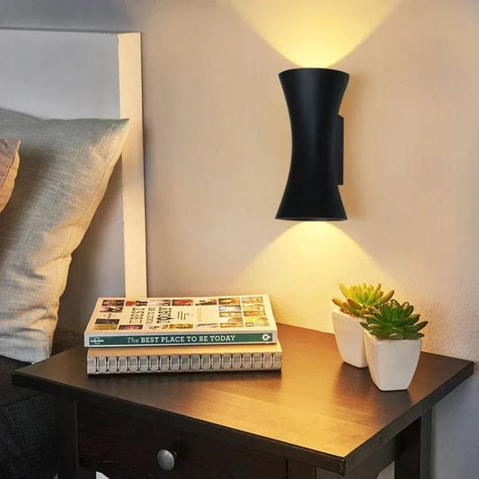 Frendorf | Beleuchten Sie Ihren Außenbereich mit der wunderschönen Aquashield-Wandleuchte