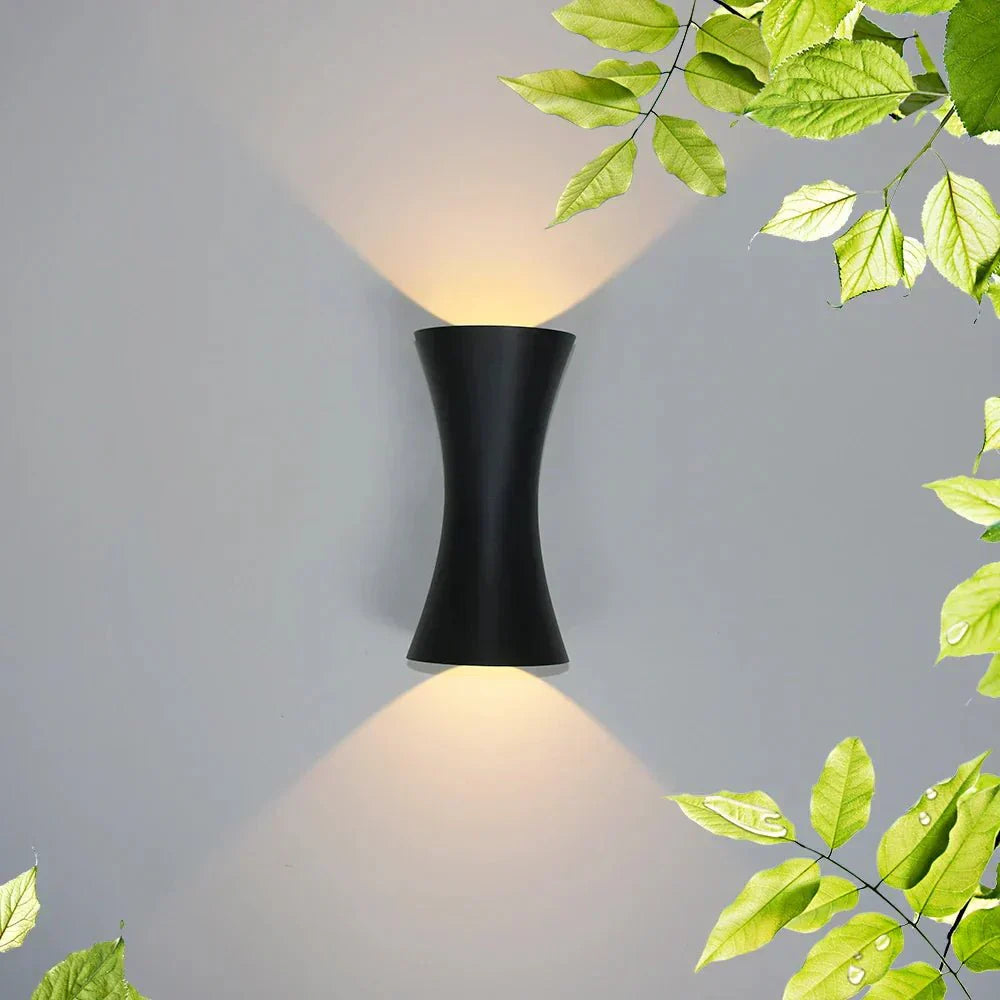 Frendorf | Beleuchten Sie Ihren Außenbereich mit der wunderschönen Aquashield-Wandleuchte