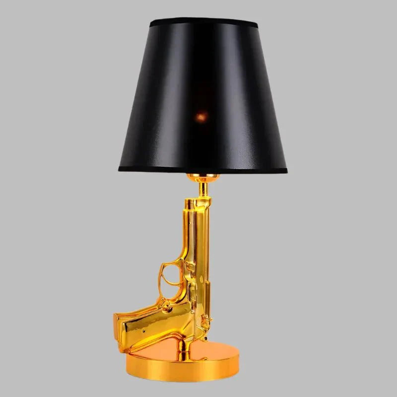 Frendorf | Artdelumière Schreibtischlampe in Form einer stilvollen und einzigartigen Waffe