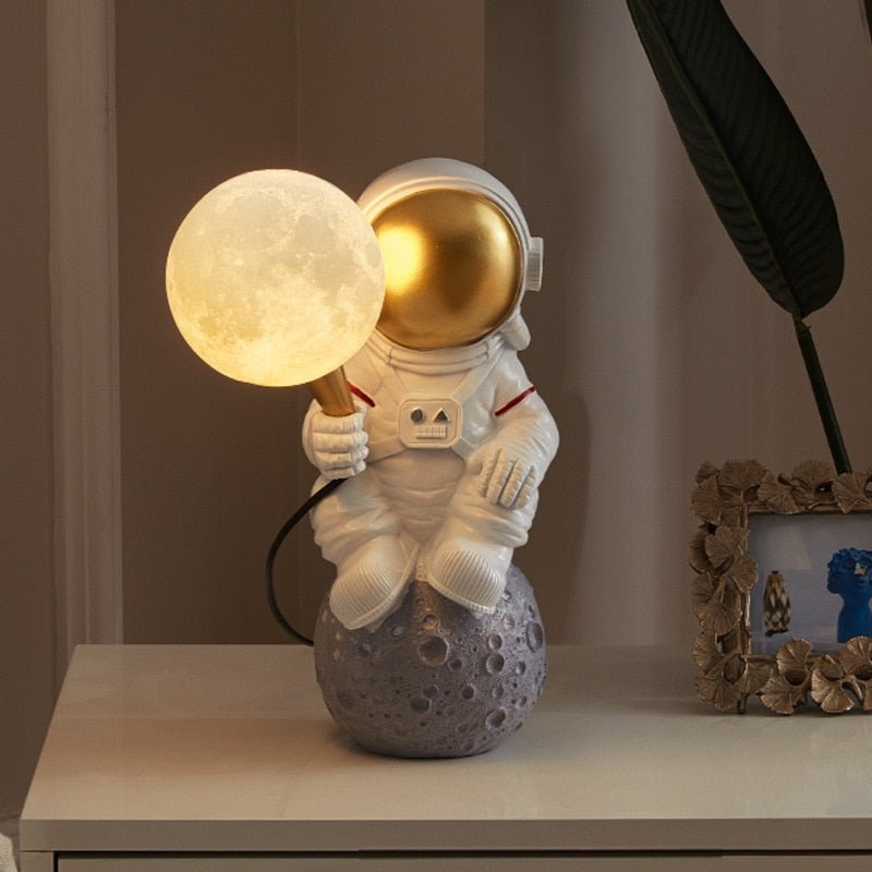 Frendorf | CosmoGlow™ Astronaut LED Tischlampe | Stimmungslicht für Weltraum-Fans | Dekoleuchte für Zuhause & Büro
