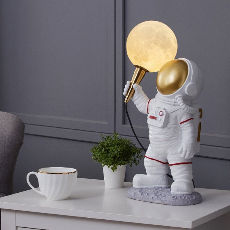 Frendorf | CosmoGlow™ Astronaut LED Tischlampe | Stimmungslicht für Weltraum-Fans | Dekoleuchte für Zuhause & Büro