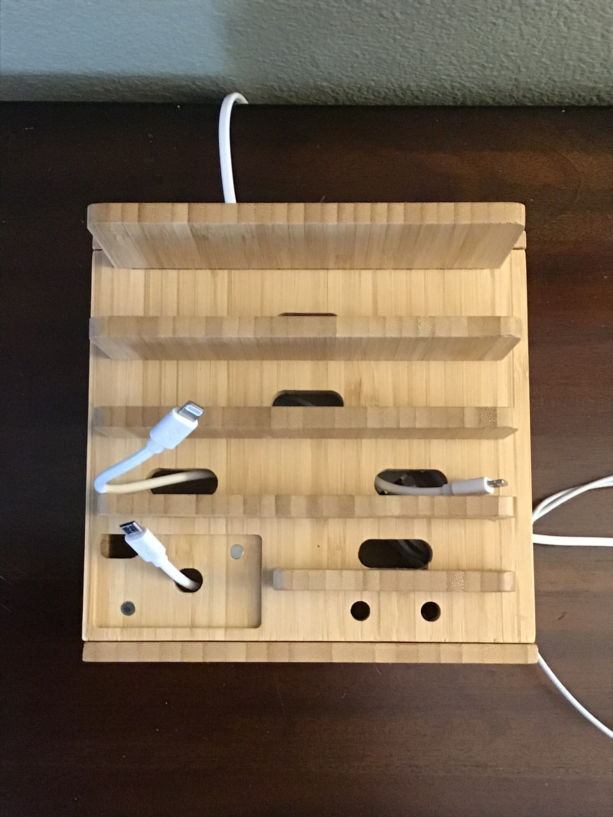 Frendorf | Ladestation für mehrere Geräte (inklusive 5-Port-USB-Ladegerät, 5-Pack-Kabel, Smartwatch- und Ohrhörerständer)