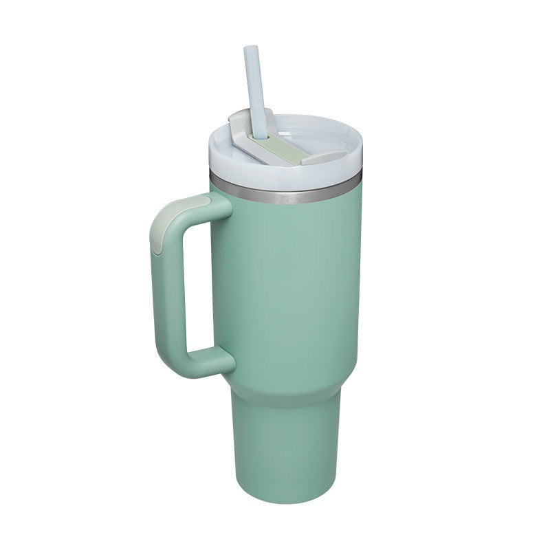 40 Oz Tumbler mit Griff Strohhalm isoliert