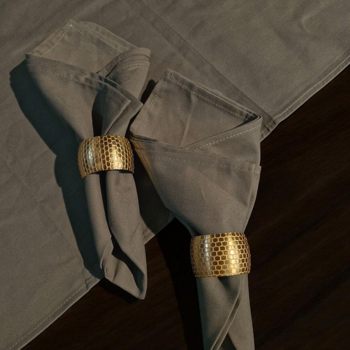 Frendorf | VASAI SERVIETTE 42x42cm, 100% Anthrazitgrau, Elegante Baumwollservietten für das Essen, Veranstaltungen und den täglichen Gebrauch