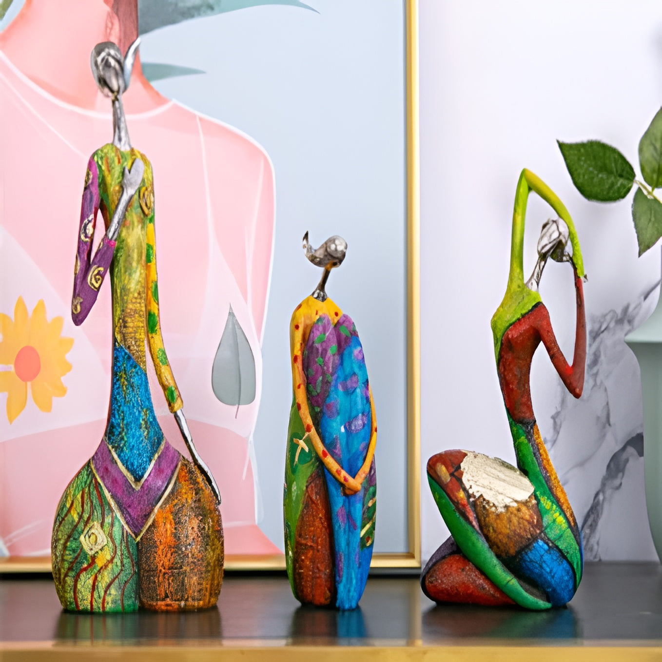 Frendorf | SculptaLume – Elegante Harzstatue für stilvolle Wohnkultur