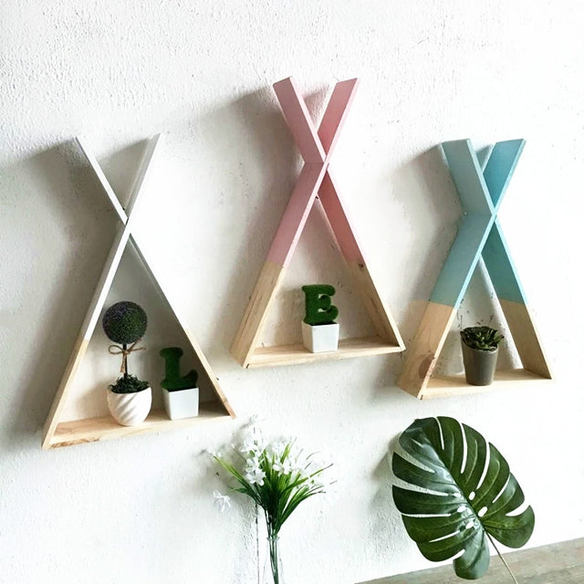 Nordische Tipi-Regale aus Holz