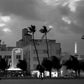 Frendorf | Gebäude bei Dämmerung beleuchtet in Ocean Drive Wandkunst