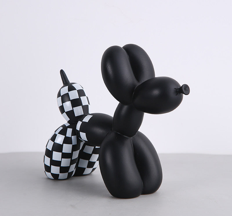Schwarzer und weißer Ballonhund