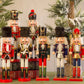 Frendorf | NussknackerJoy - Holz-Nussknacker-Soldatenfigur für zeitlosen Weihnachtszauber