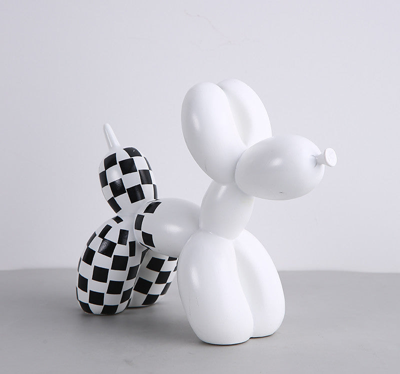 Schwarzer und weißer Ballonhund