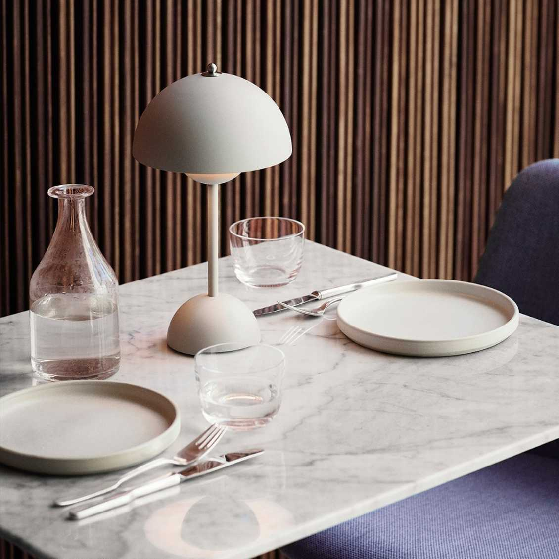 Frendorf | Dimmbare LED Tischlampe mit kabellosem Design