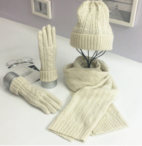 Frendorf | Modernes Set aus Mütze, Schal und Handschuhen in Volltonfarbe mit gedrehtem Saum