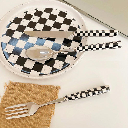 RetroChef – Stilvolles Edelstahl Besteck mit Schachbrettmuster