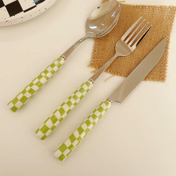 RetroChef – Stilvolles Edelstahl Besteck mit Schachbrettmuster