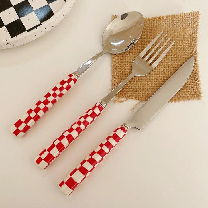 RetroChef – Stilvolles Edelstahl Besteck mit Schachbrettmuster