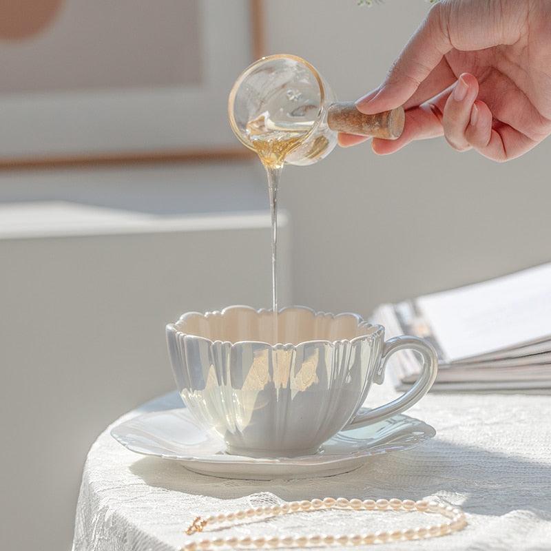 Frendorf | FloraCharm Perleblümchen Tassen- und Untertassenset – Ein Magisches Kaffeegenuss