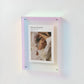 Farbiger transparenter Acrylrahmen für moderne Displays