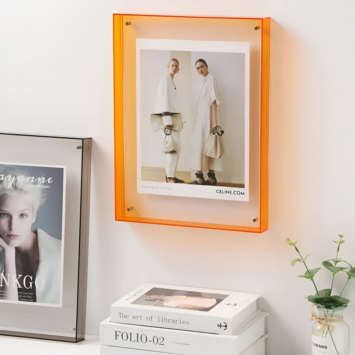 Farbiger transparenter Acrylrahmen für moderne Displays