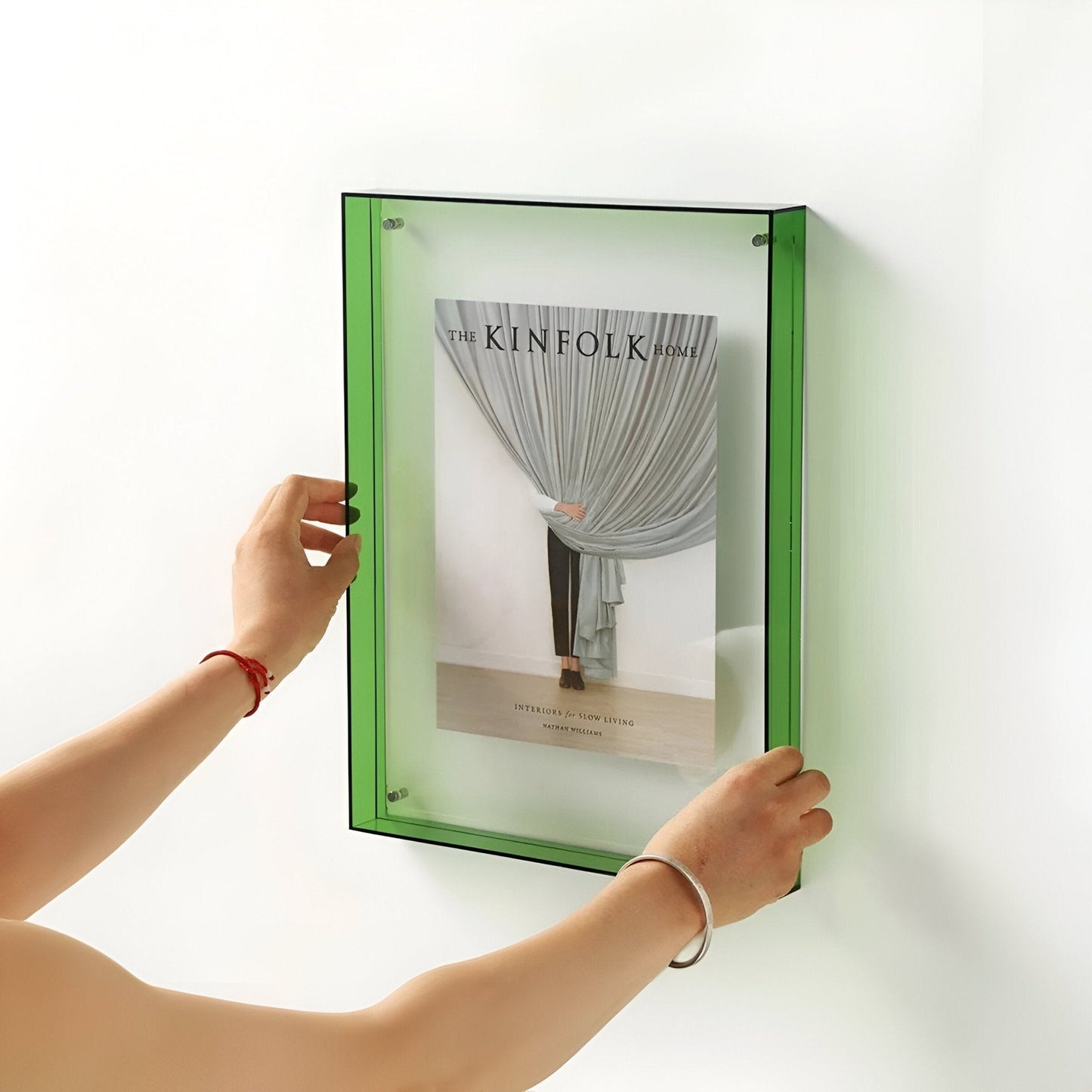 Farbiger transparenter Acrylrahmen für moderne Displays