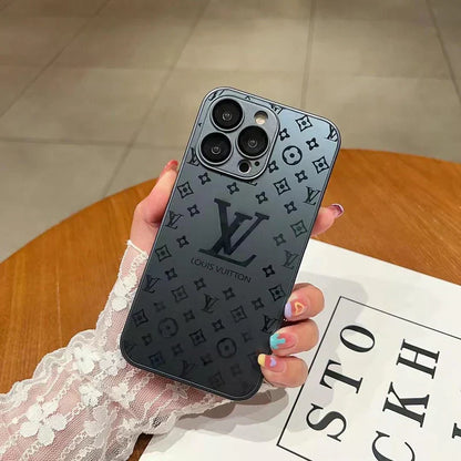 Frendorf | Luxuriöse Louis Vuitton Frosted Matte Hülle für iPhone 13 / 14 / 15 Serie
