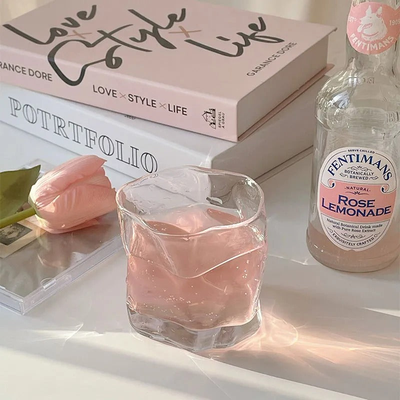 Coquette Ästhetik zerknittertes Glas