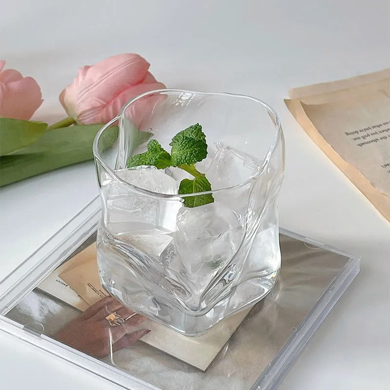 Coquette Ästhetik zerknittertes Glas