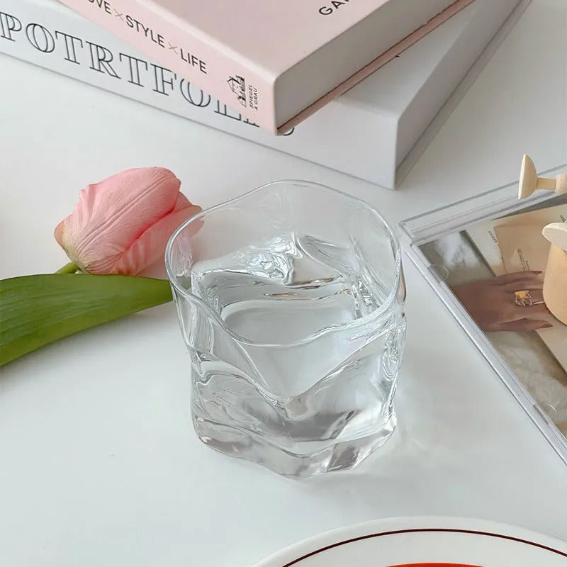 Coquette Ästhetik zerknittertes Glas