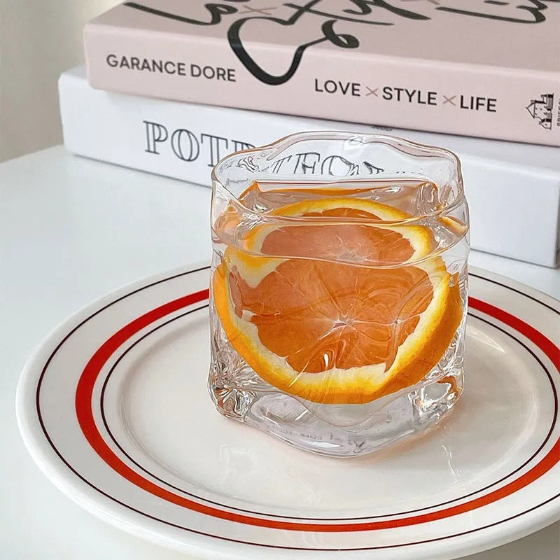 Coquette Ästhetik zerknittertes Glas