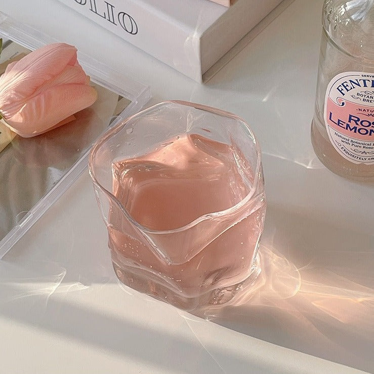 Coquette Ästhetik zerknittertes Glas