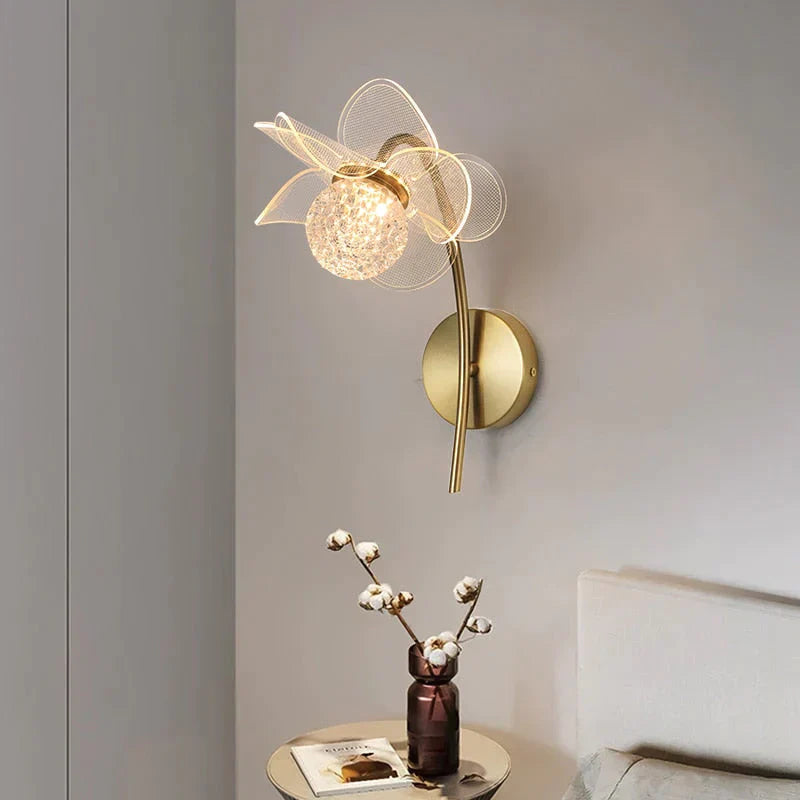 Elegante Goldblume LED-Wandleuchte für moderne Schlafzimmer
