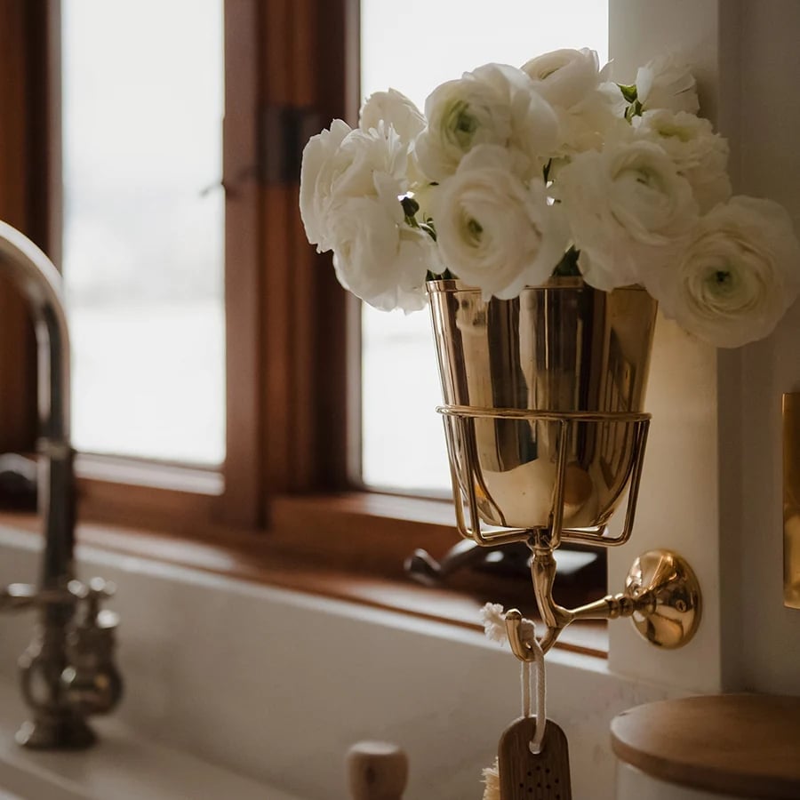 Frendorf | Vessona– Elegante Opal-Wandvase für stilvolle Wohnraumdekoration