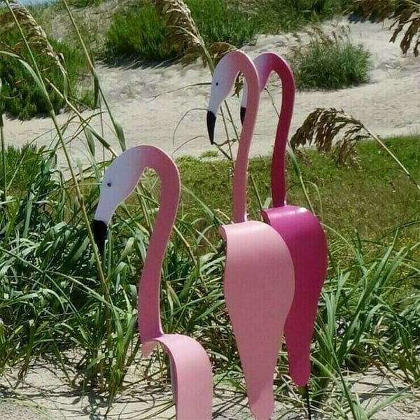 Frendorf | Wirbelnder Flamingo im Garten