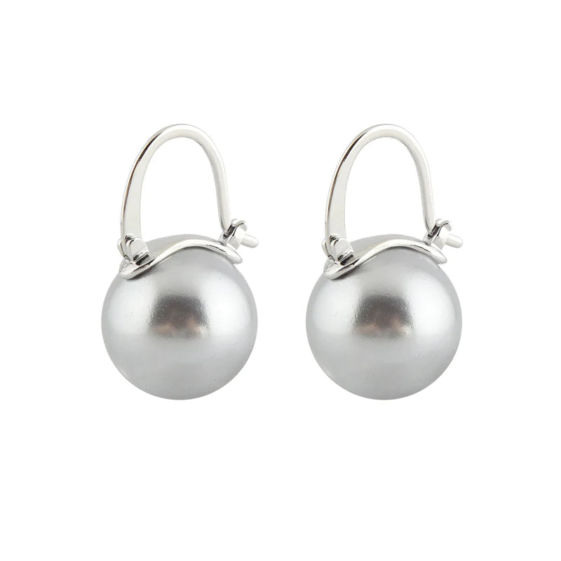 Frendorf | Black pearl earrings Available in white champagne gray gold and black pearl dangling earrings