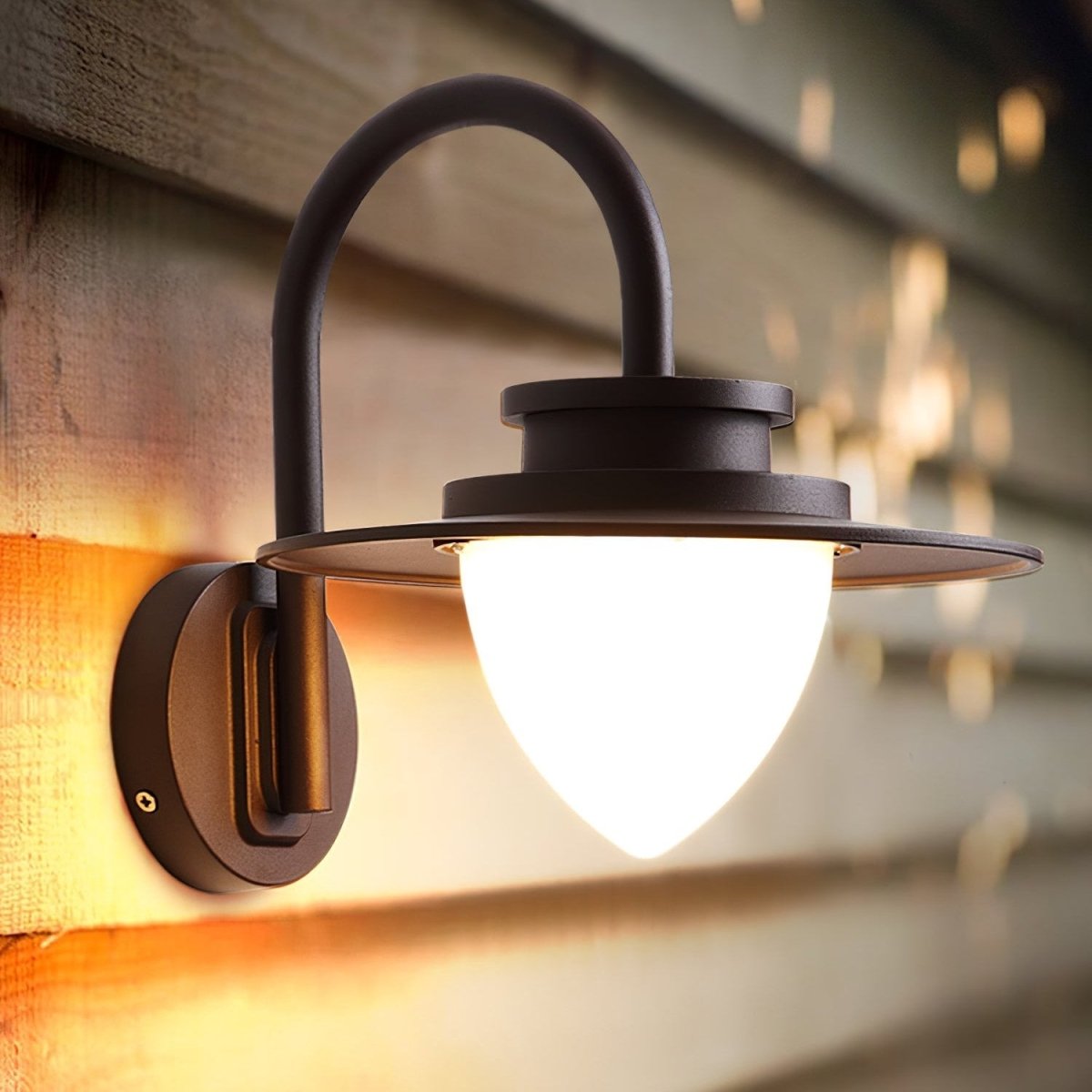 Frendorf | Beleuchten Sie Ihr Äußeres mit der Dennenappel Außenwandleuchte elegant