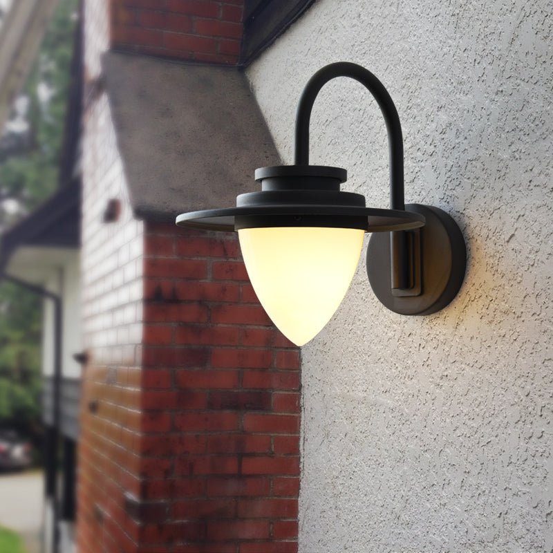 Frendorf | Beleuchten Sie Ihr Äußeres mit der Dennenappel Außenwandleuchte elegant