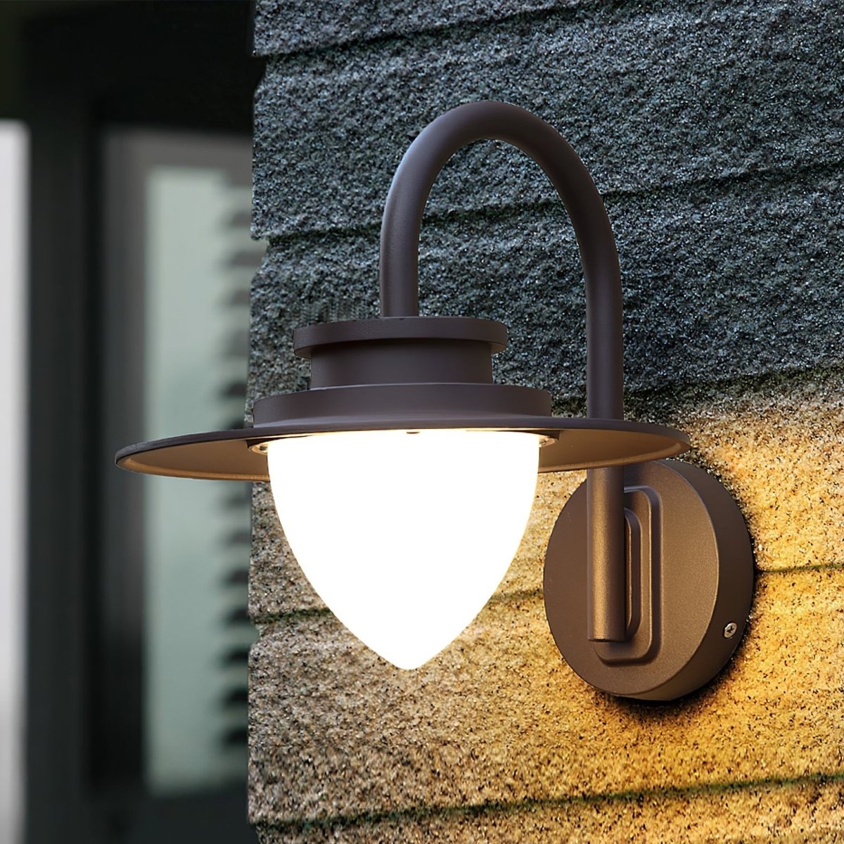 Frendorf | Beleuchten Sie Ihr Äußeres mit der Dennenappel Außenwandleuchte elegant