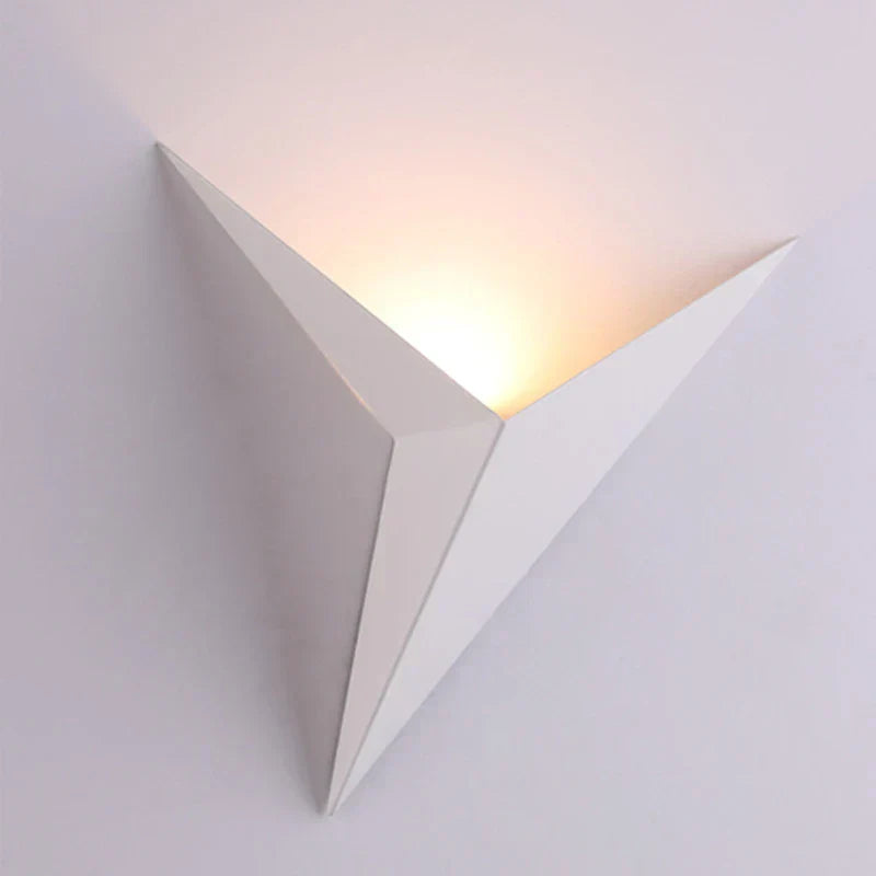 Frendorf | Moderne Dreieckige Wandlampe - TrigoLux