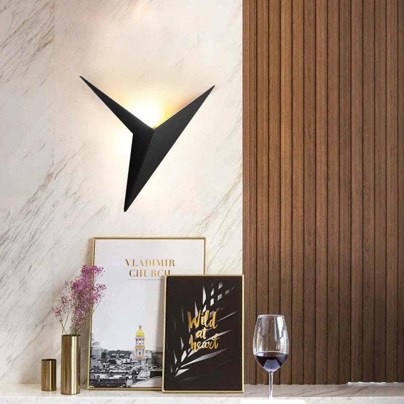 Frendorf | Moderne Dreieckige Wandlampe - TrigoLux