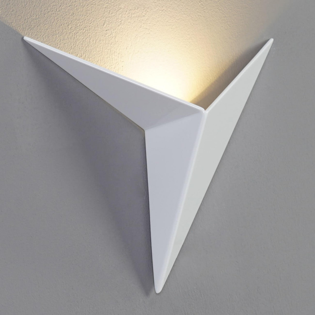Frendorf | Moderne Dreieckige Wandlampe - TrigoLux