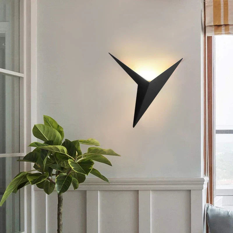 Frendorf | Moderne Dreieckige Wandlampe - TrigoLux
