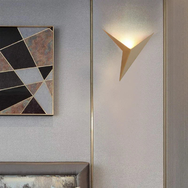 Frendorf | Moderne Dreieckige Wandlampe - TrigoLux