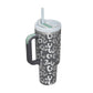 40 Oz Tumbler mit Griff Strohhalm isoliert
