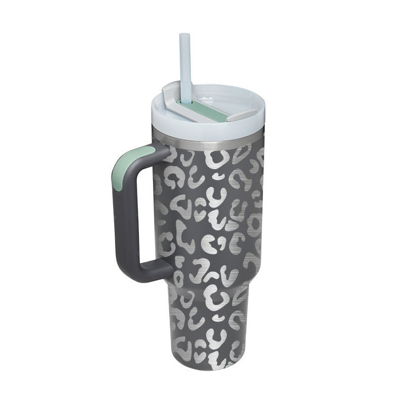 40 Oz Tumbler mit Griff Strohhalm isoliert