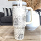 40 Oz Tumbler mit Griff Strohhalm isoliert